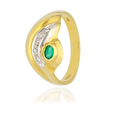 YELLOW AND WHITE GOLD RING WITH OVAL EMERALD AND DIAMOND
