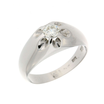 WHITE GOLD RING WITH A DIAMOND AND FLOWER ENGRAVING 