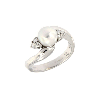 PEARL RING WITH 3 DIAMOND STONES ON EACH SIDE IN WHITE GOLD